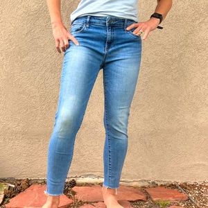 KUT jeans. Size 8. Lightly worn. Mom jeans